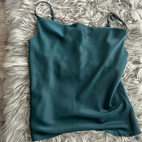 Glam hunter green tank size large - Picture 1 of 3